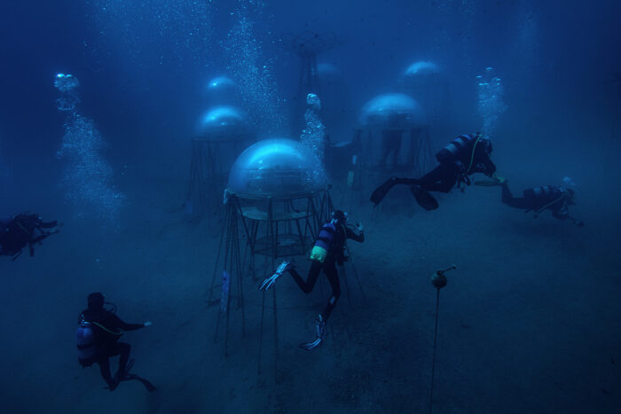 Bienvenue-au-Nemos-Garden-une-serre-sous-marine-durable